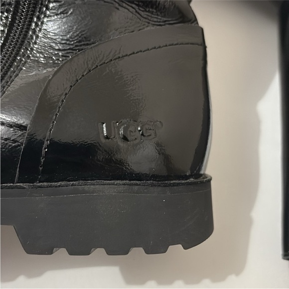 Ugg Girls Amilia Black Patent Leather Zip-Up Boots Size 4 - Picture 6 of 10